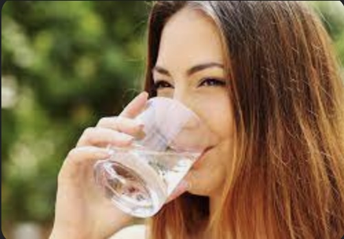 7 Tell-Tale Signs You’re Not Drinking Enough Water