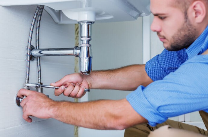 3 Signs to Know if You Need a Plumber